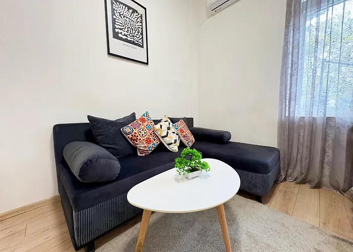 In The Heart Of Varna-by The Sea And Sea Garden 바르나