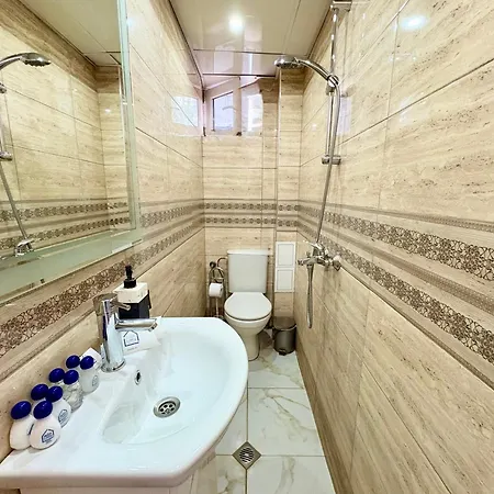 In The Heart Of Varna-by The Sea And Sea Garden 바르나