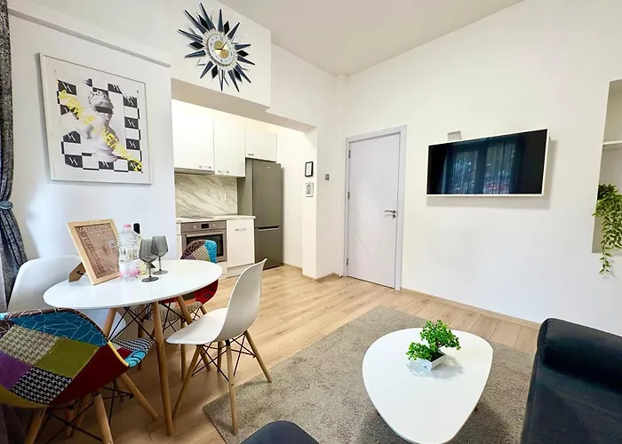 In The Heart Of Varna-by The Sea And Sea Garden Apartment