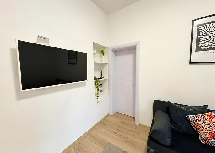 In The Heart Of Varna-by The Sea And Sea Garden Apartment *